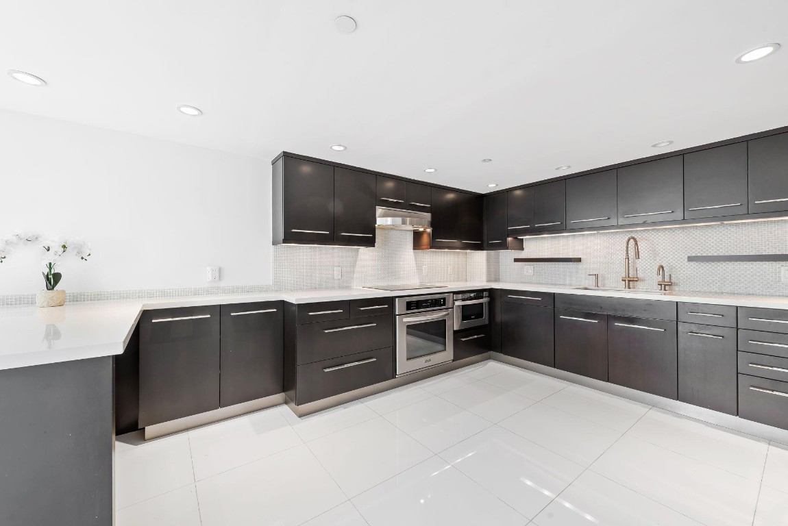 HIGHLANDS PLACE CONDO - Residential