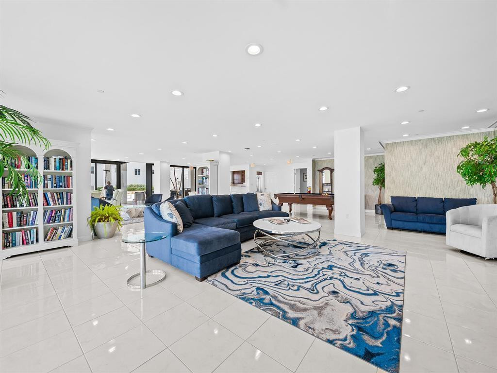 HIGHLANDS PLACE CONDO - Residential