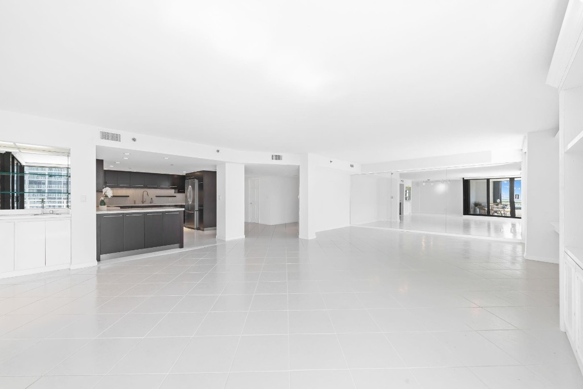 HIGHLANDS PLACE CONDO - Residential