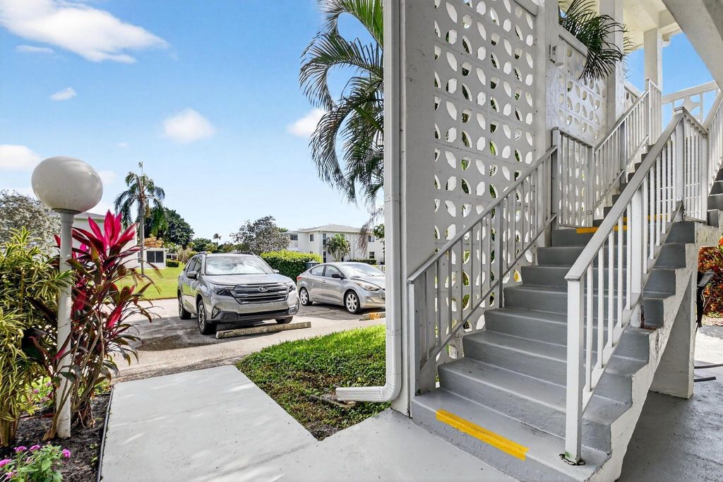 Photo of 1411 SW 27th Avenue #201, Delray Beach, FL 33445 (MLS # R11146345)