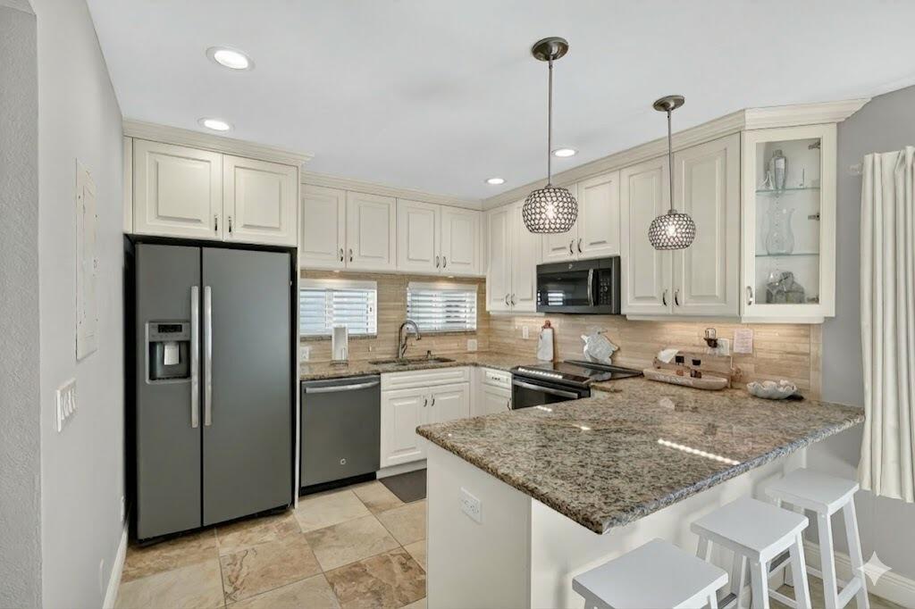 POPPLETON CREEK CONDO - Residential