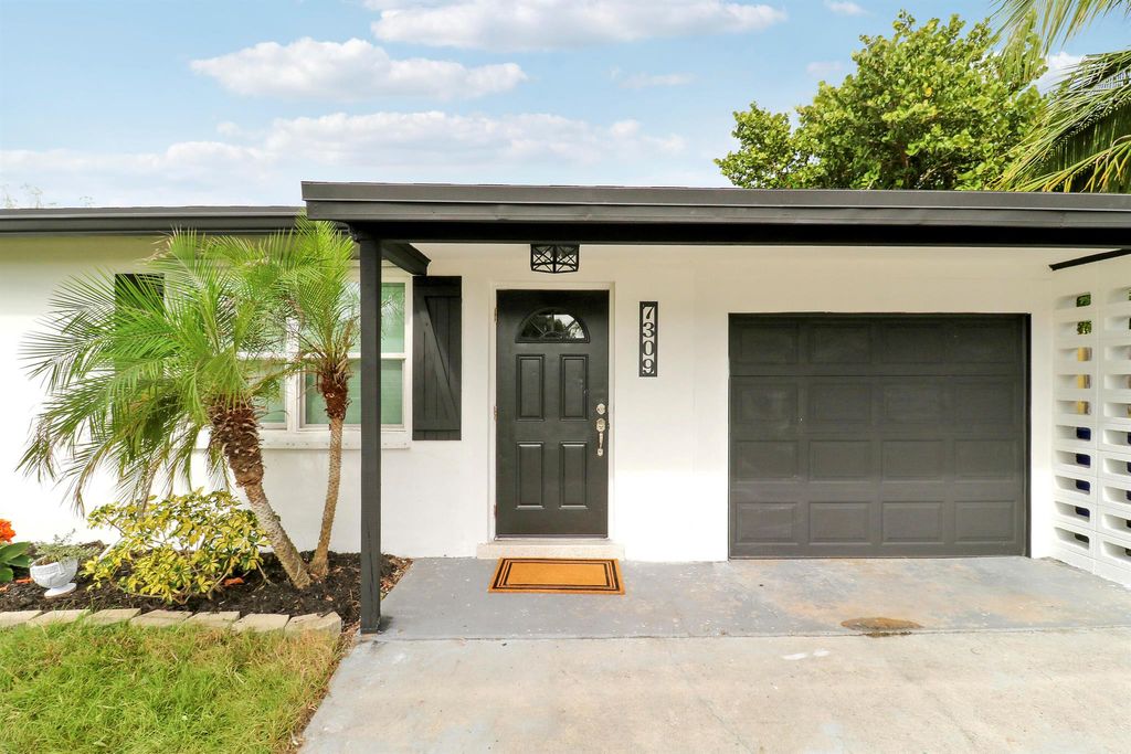Photo of 7309 SE Hobe Terrace, Hobe Sound, FL 33455 (MLS # R11148606)