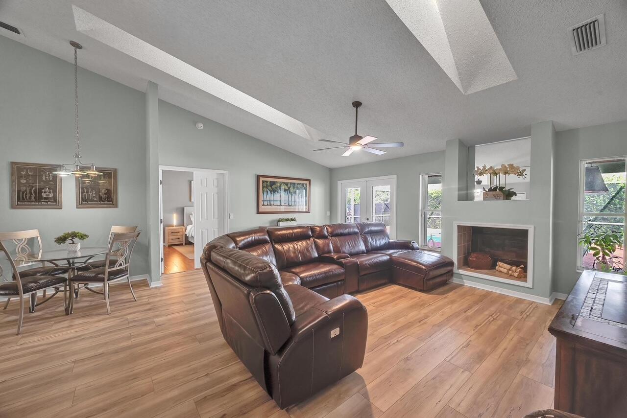 PORT ST LUCIE SECTION  31 - Residential Lease