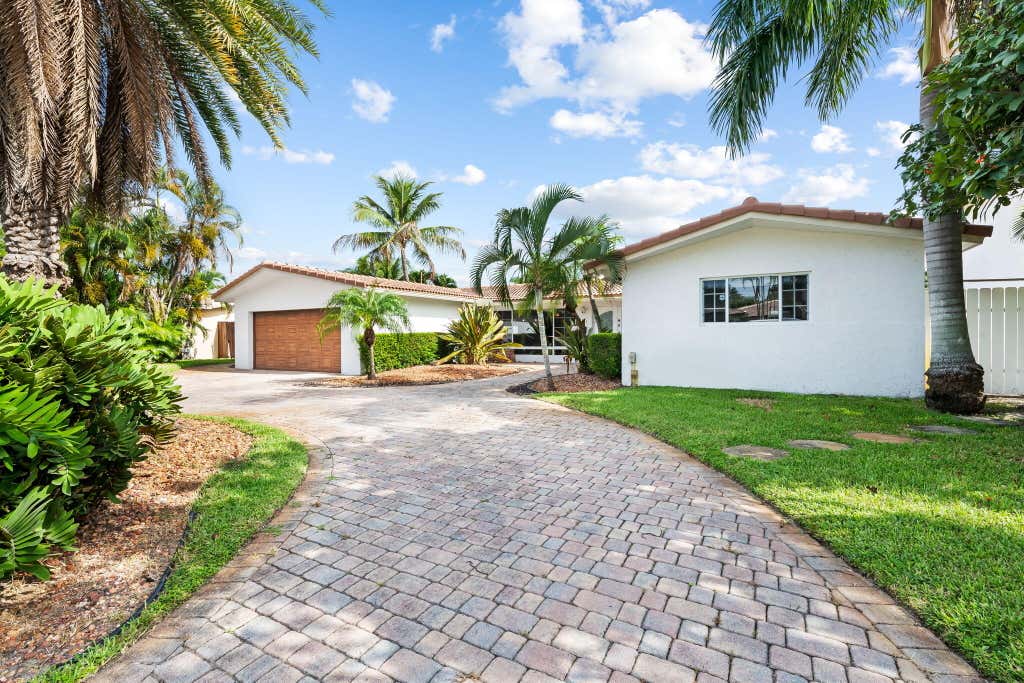 Photo of 2011 NE 55TH Street, Fort Lauderdale, FL 33308 (MLS # B26053557)