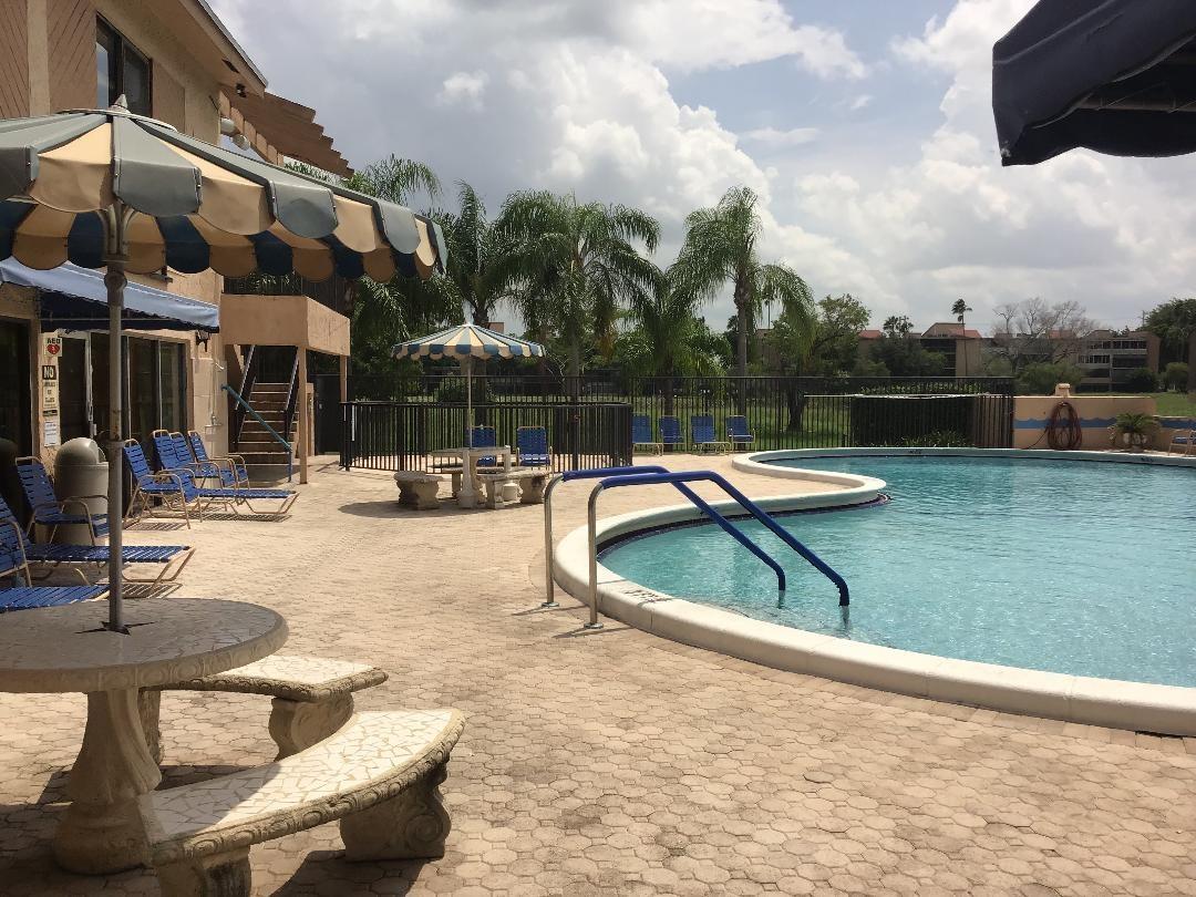 PALM LAKES - Residential