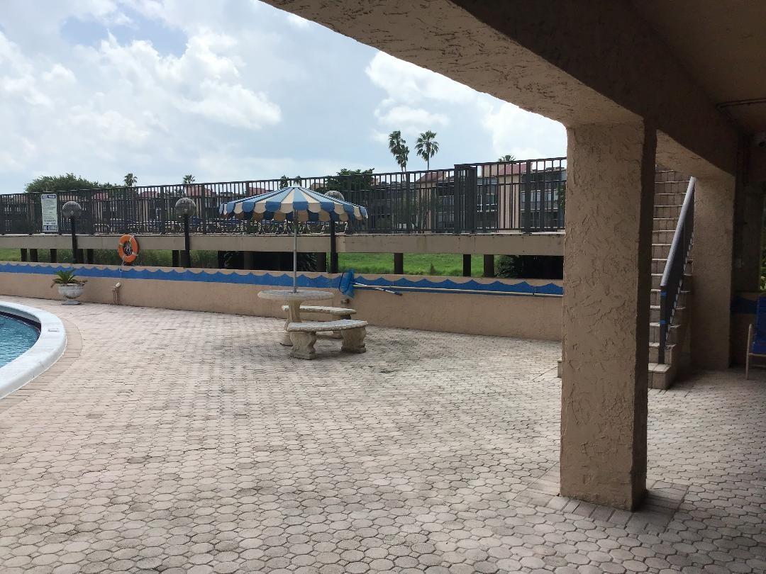 PALM LAKES - Residential