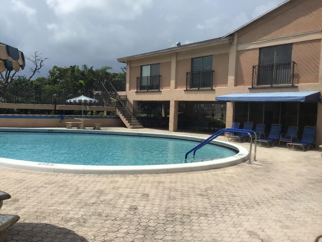 PALM LAKES - Residential