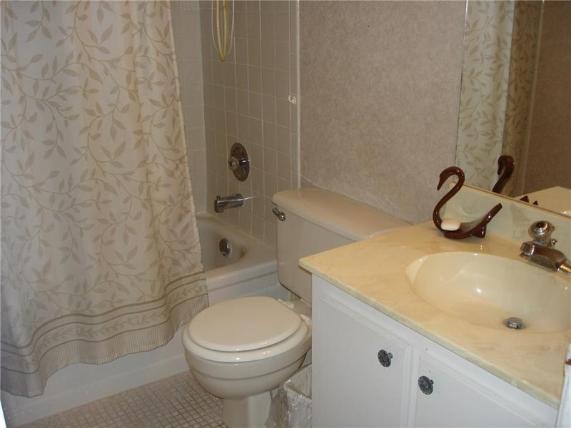 PALM LAKES - Residential
