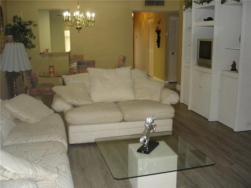 PALM LAKES - Residential