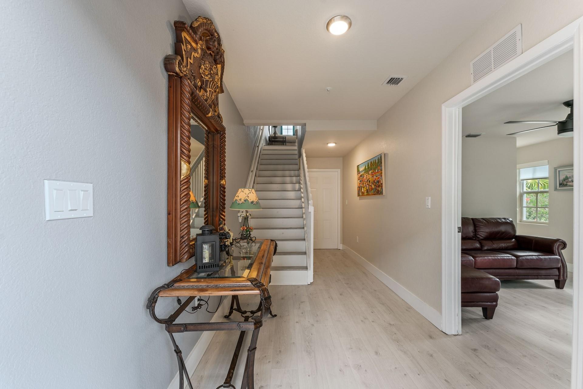 2725 NE 8th Ave 101