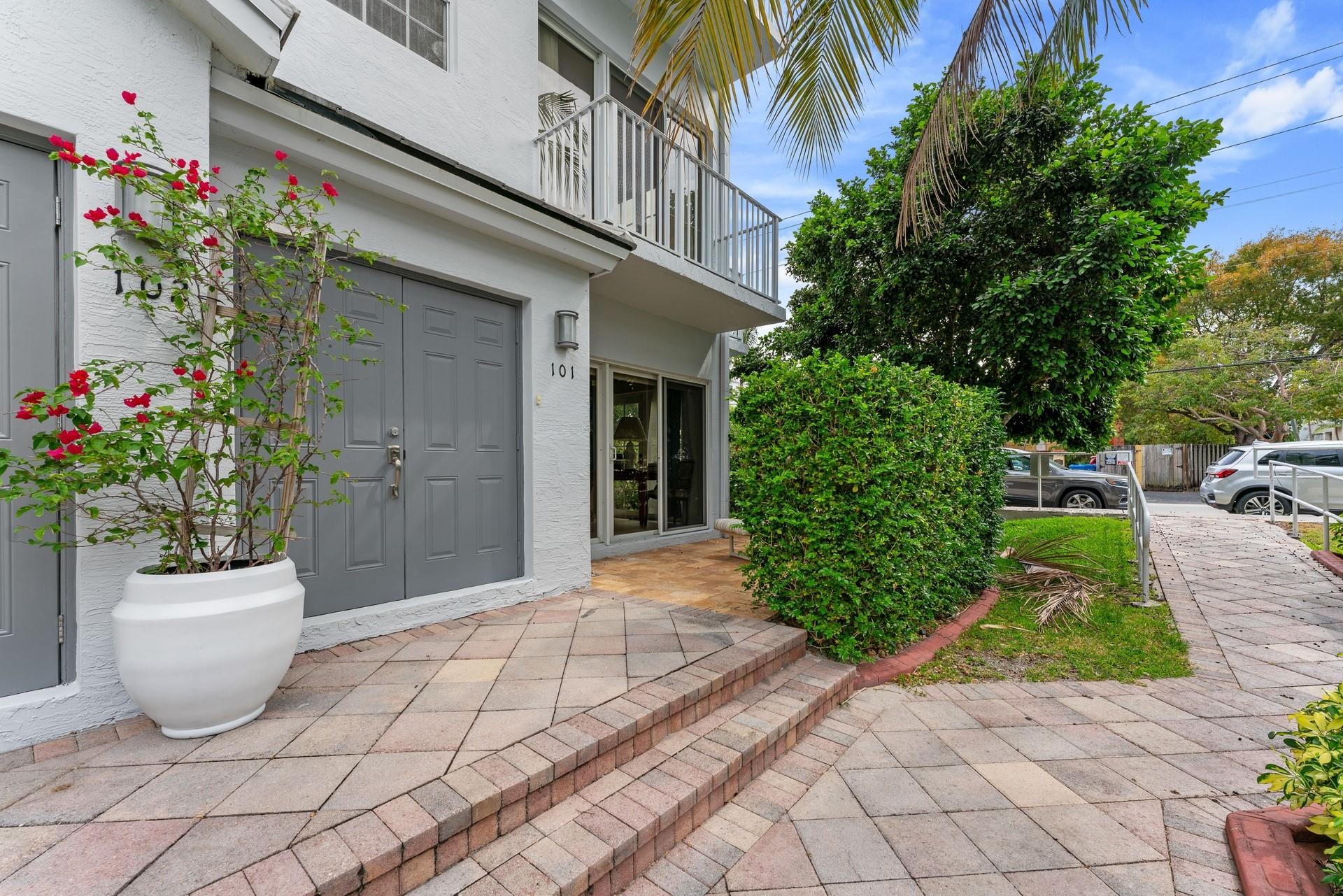 2725 NE 8th Ave 101