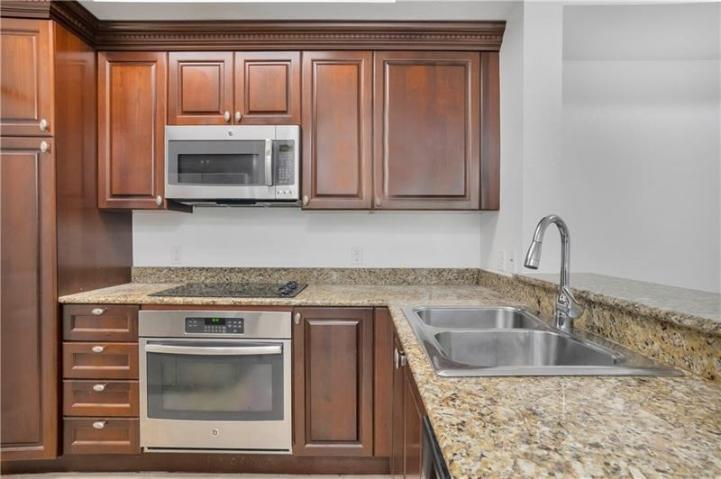 VIZCAYA LAKES CONDO - Residential