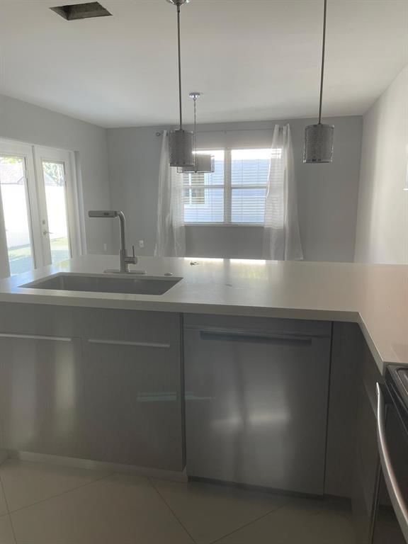 Crystal View Twnhms 3 - Residential Lease