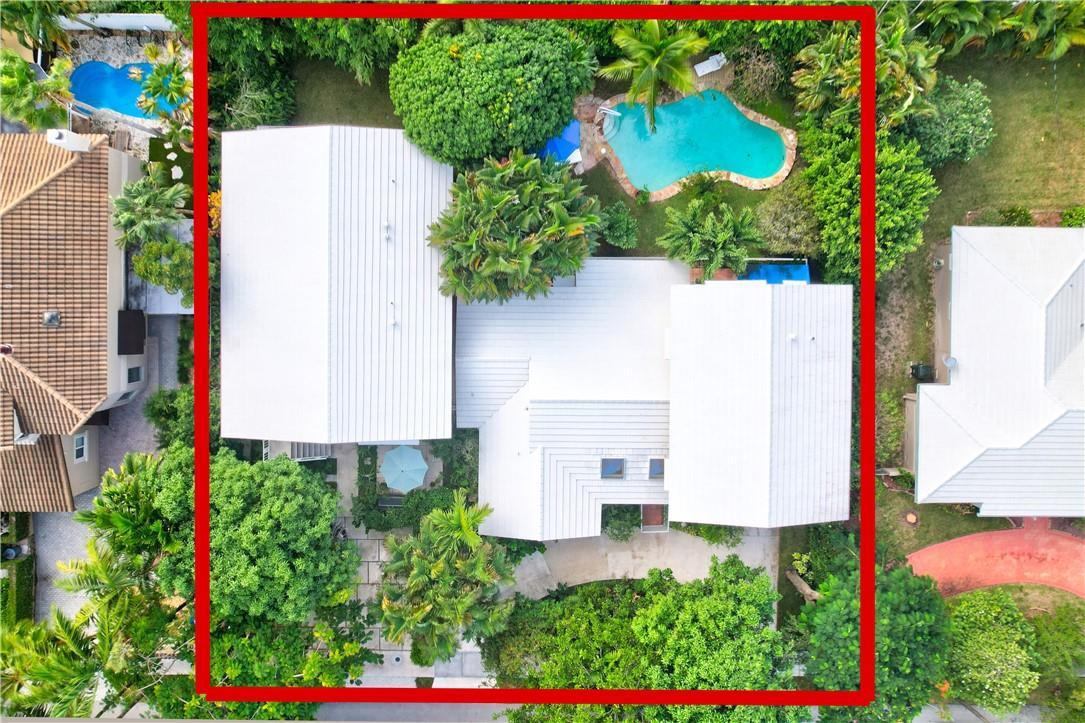 This property is situated on one parcel measuring 12,599 square feet that contains a 4 bedroom/4 bath single family home w/secluded pool and two story Garden Duplex containing two 2 bedroom/2 bath units of approximately 1,100 sq ft each. The units have central air, washer/dryer, private baths, spacious closets, two parking spaces each, and a lushly landscaped garden patio for outdoor grilling & dining. Both structures are very well constructed and maintained meticulously over the years. This is the perfect property for extended family & friends to live close to one another while maintaining their privacy - or generate income next door while residing in a lovely private home. The site is lush, tropical, quiet, private, while convenient to parks, everyday shopping, Las Olas, and the beach.