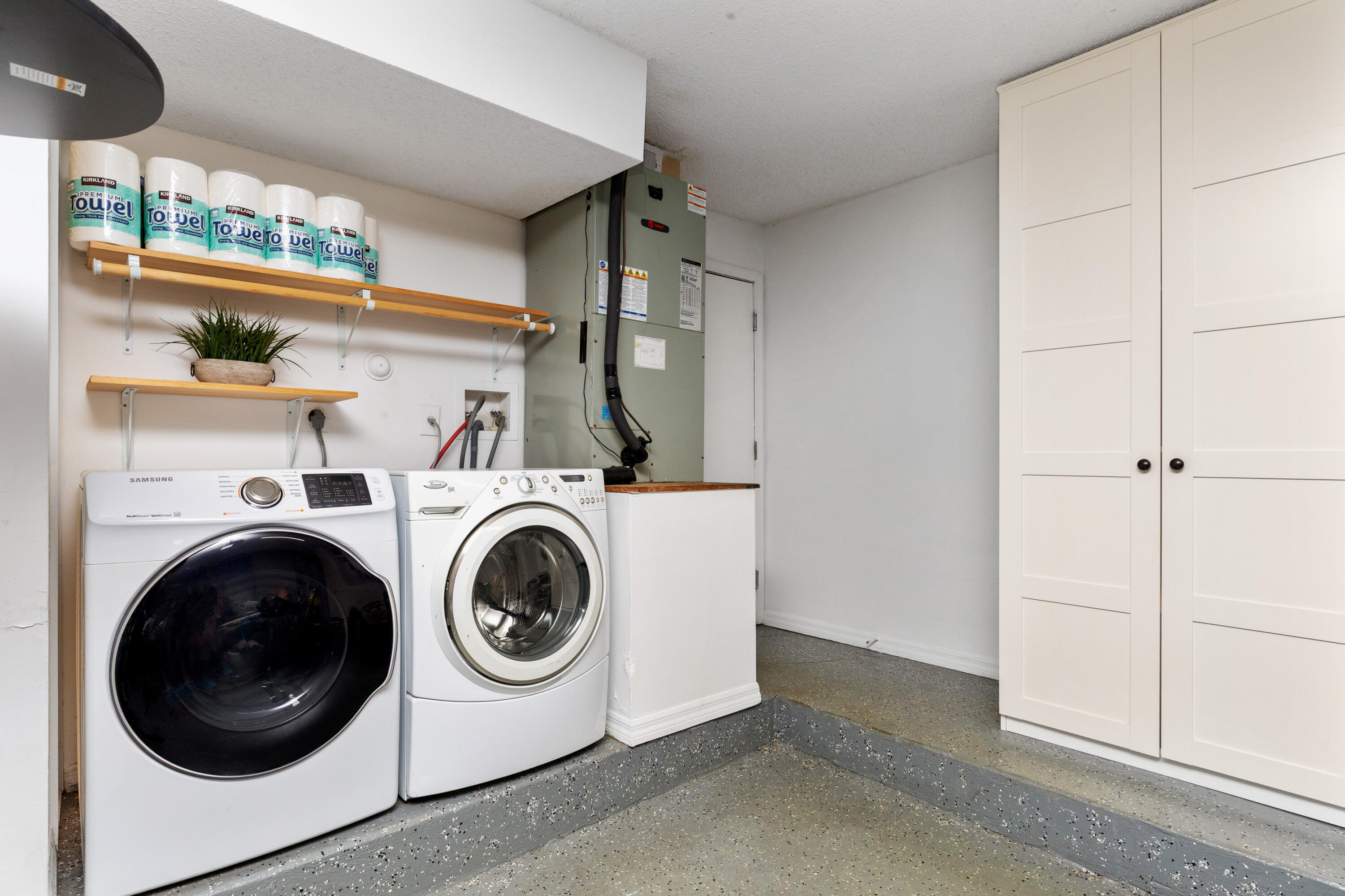 Lauren's Turn - Residential