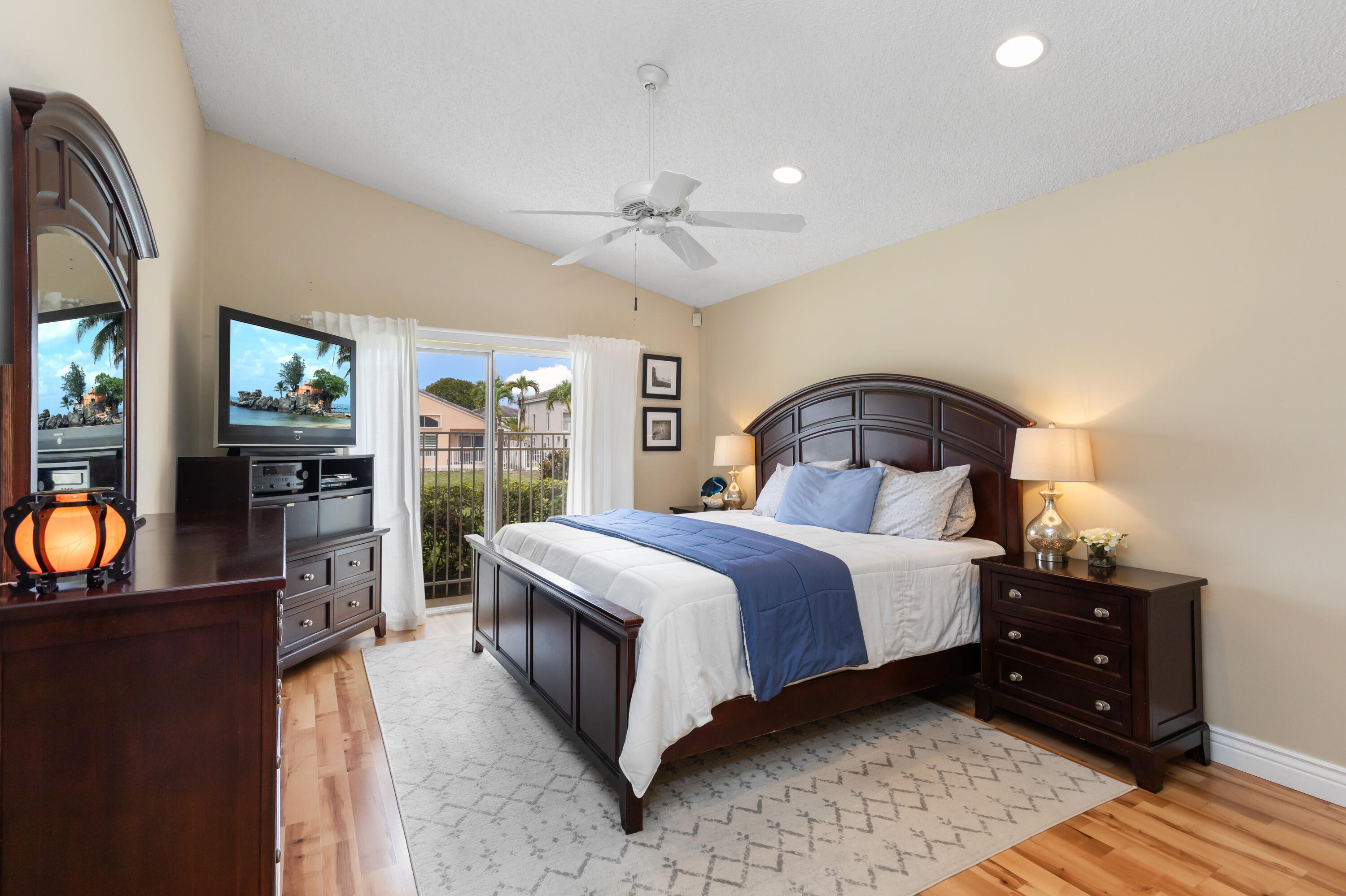 Lauren's Turn - Residential