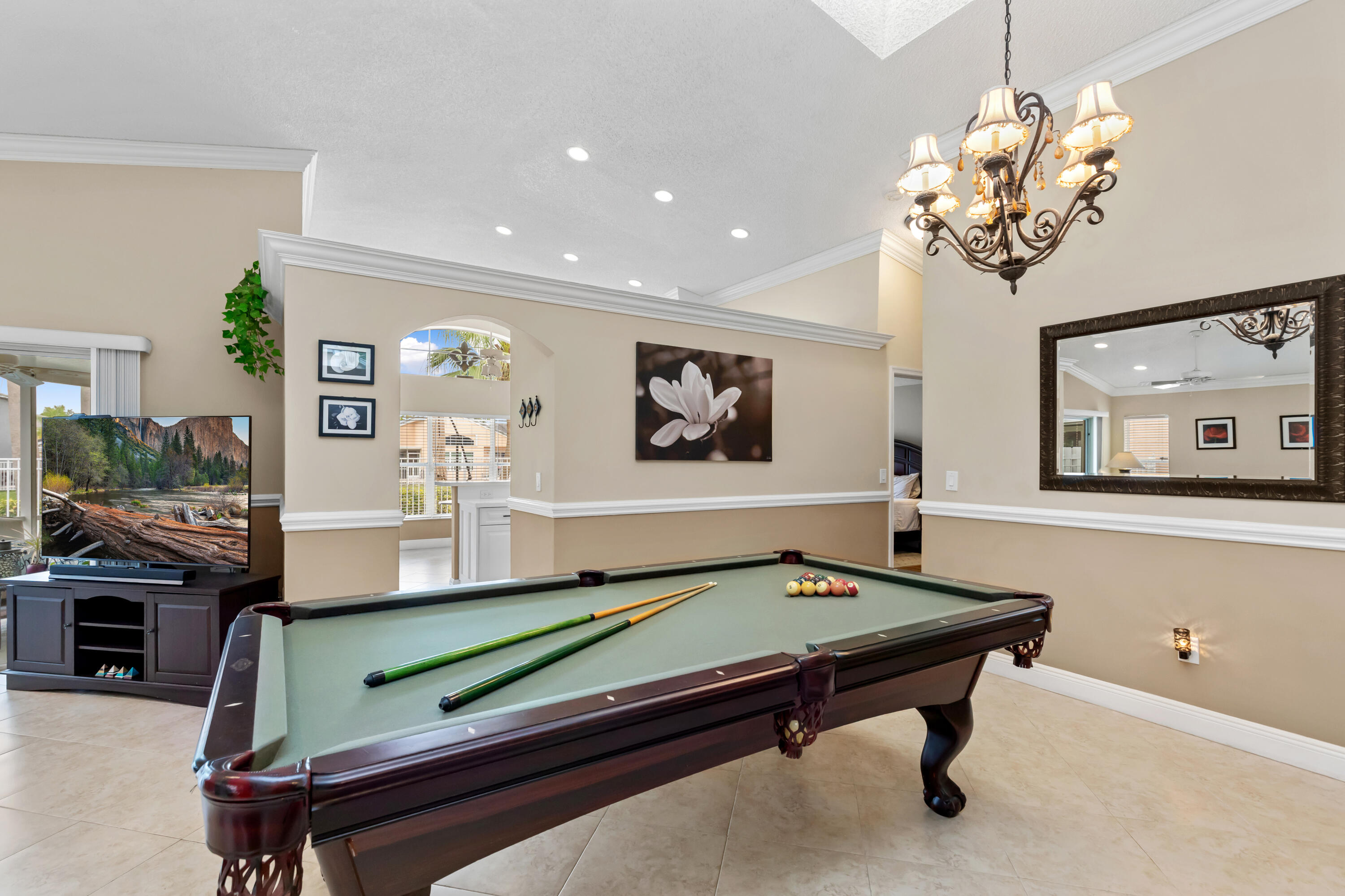 Lauren's Turn - Residential