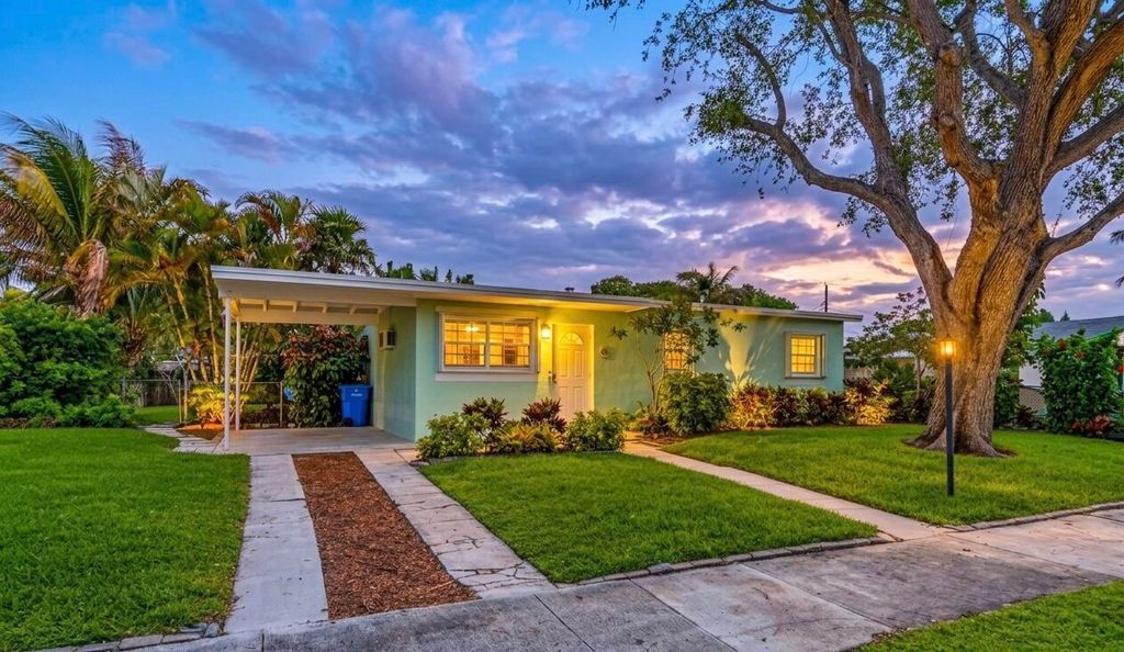 Photo of 1439 W Broome Street, Lantana, FL 33462 (MLS # B26009786)