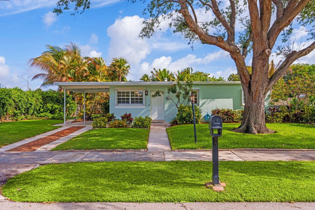 Photo of 1439 W Broome Street, Lantana, FL 33462 (MLS # B26009786)