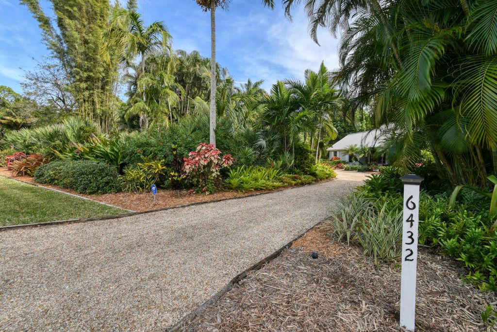 Photo of 6432 Fox Run Circle, Jupiter, FL 33458 (MLS # R10948307)