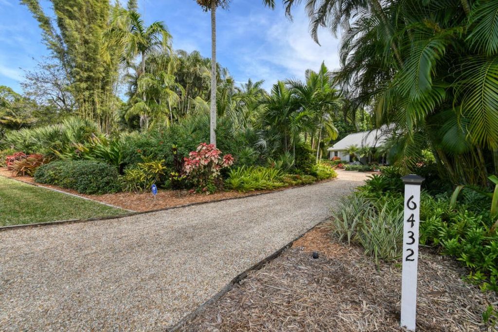 Photo of 6432 Fox Run Circle, Jupiter, FL 33458 (MLS # R10948307)