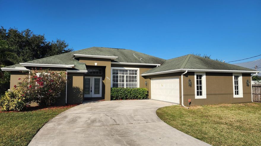 Spacious 4 BR 2 BA 2 CG CBS home in western PSL.