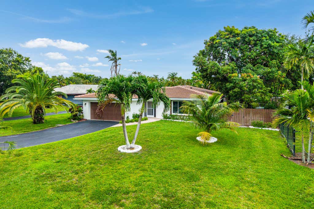 Photo of 4025 NW 105TH Avenue, Coral Springs, FL 33065 (MLS # B26068711)