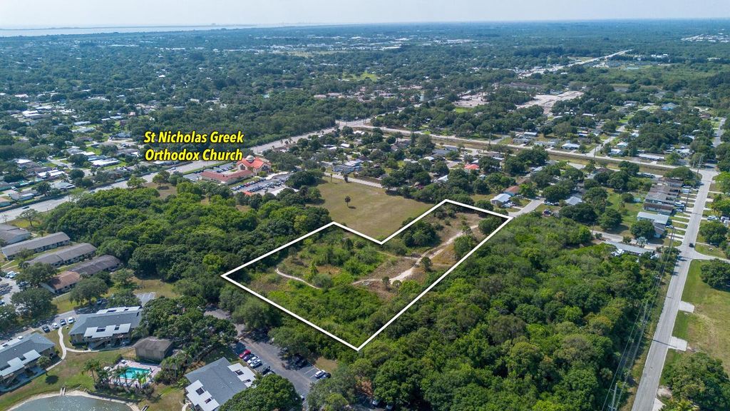Photo of 2205 S Stanton Avenue, Fort Pierce, FL 34981 (MLS # R11128287)