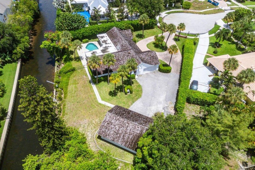 Photo of 11991 Lake Shore Place, North Palm Beach, FL 33408 (MLS # R11102965)