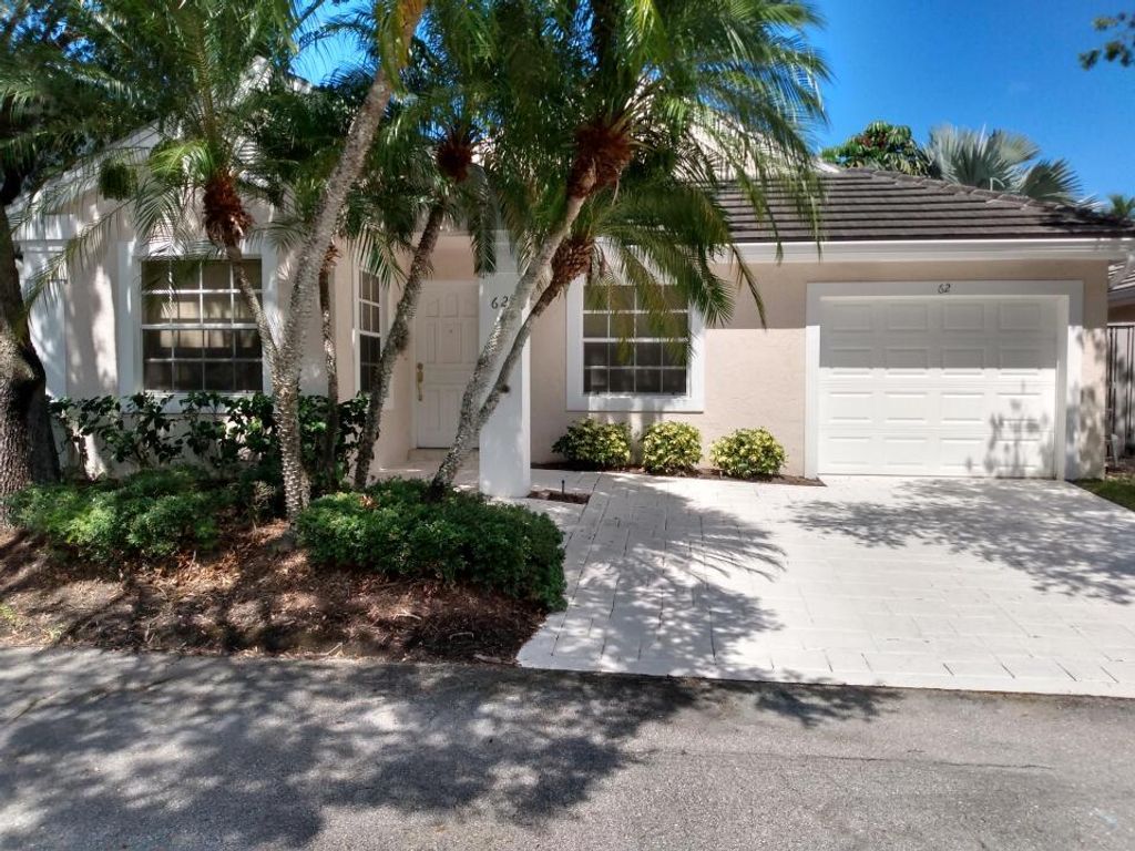 Photo of 62 Admirals Court, Palm Beach Gardens, FL 33418 (MLS # R10903634)