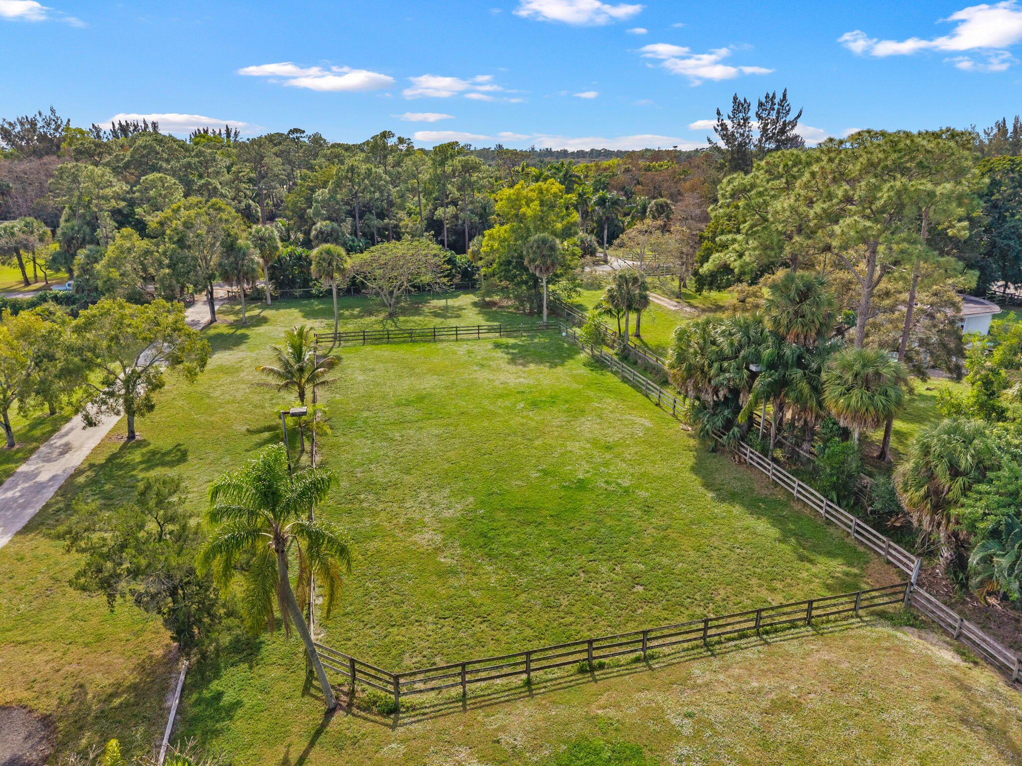 LOXAHATCHEE GROVES - Residential