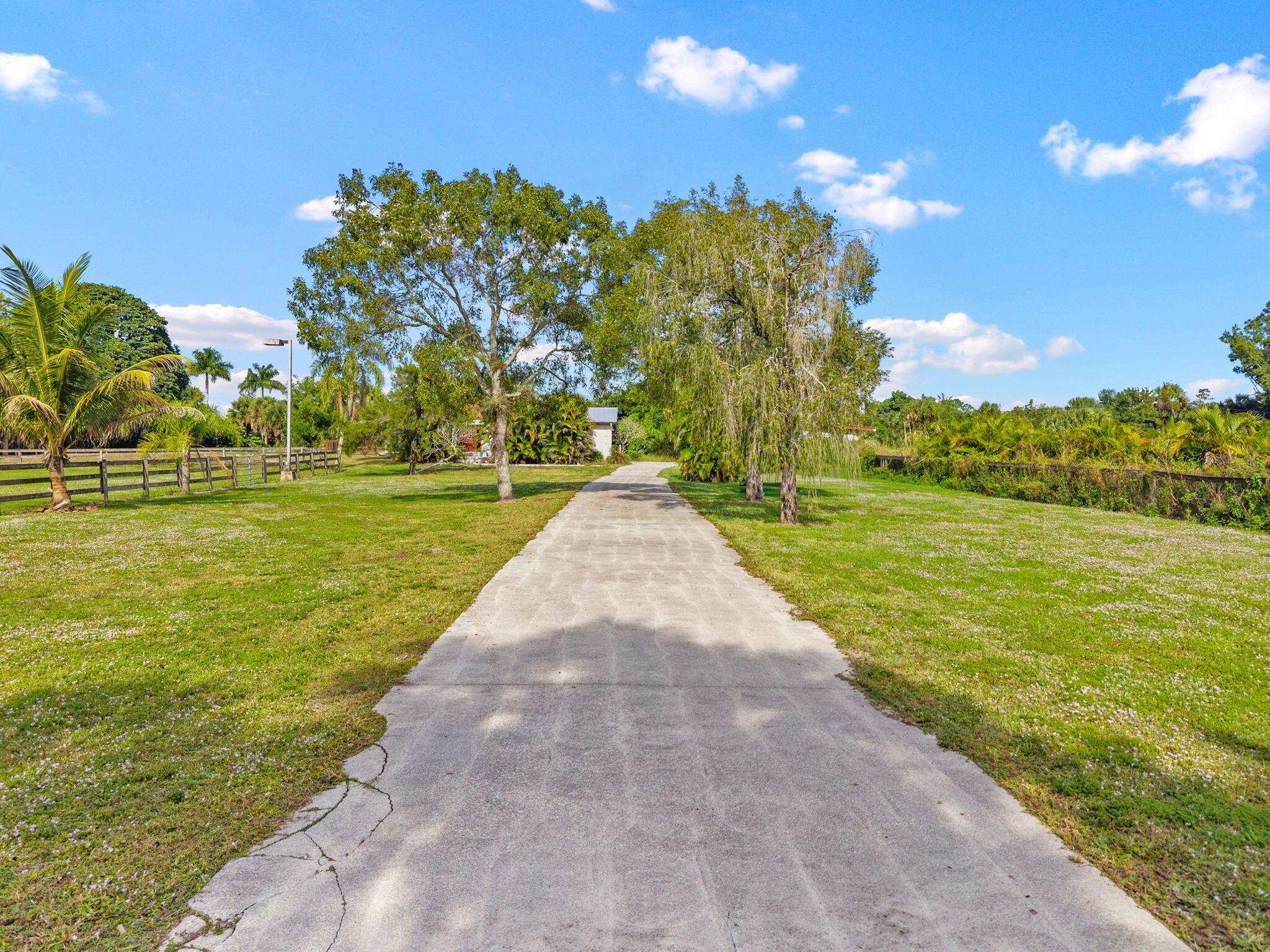 LOXAHATCHEE GROVES - Residential