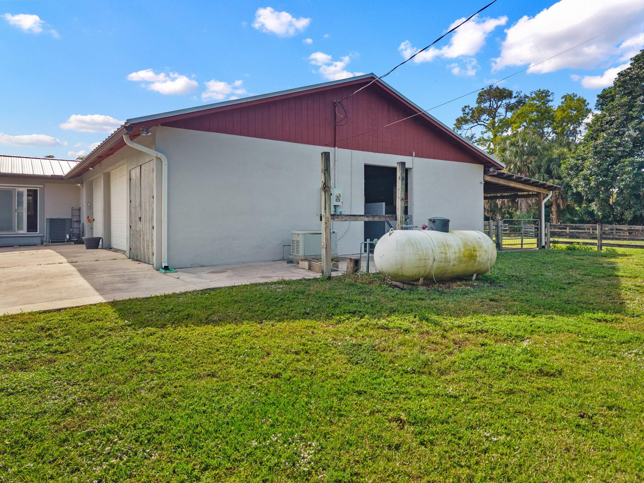 LOXAHATCHEE GROVES - Residential