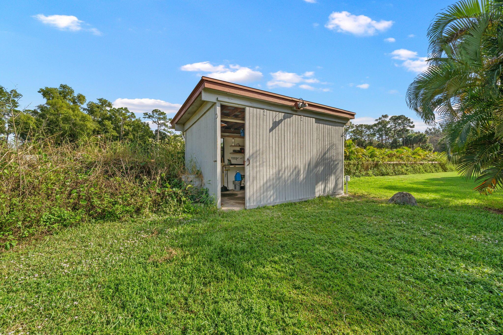 LOXAHATCHEE GROVES - Residential