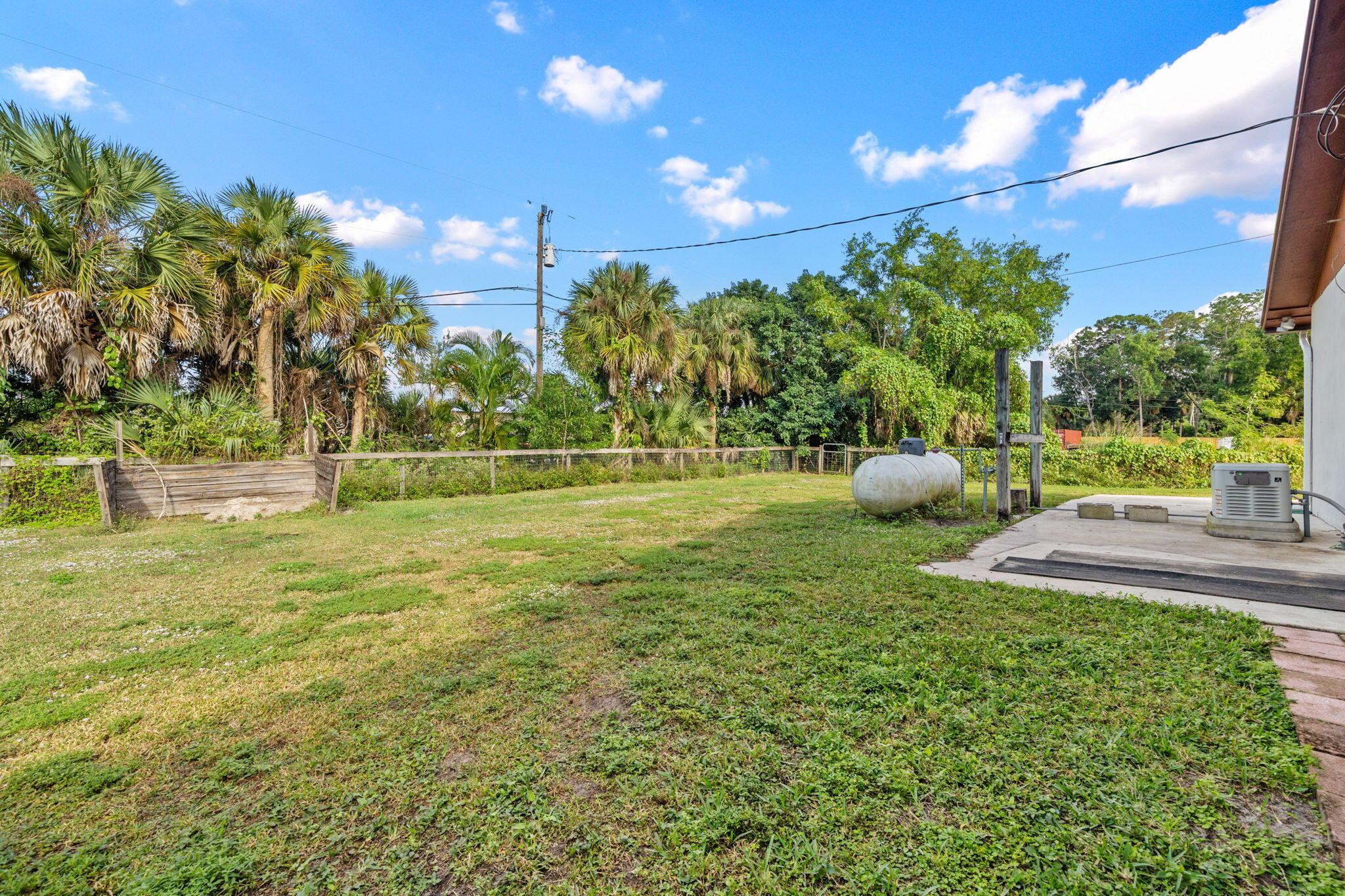 LOXAHATCHEE GROVES - Residential