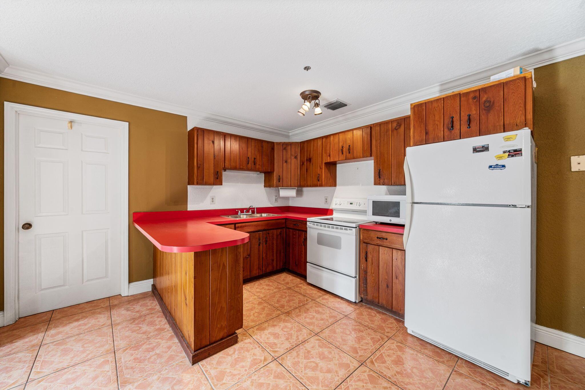 LOXAHATCHEE GROVES - Residential