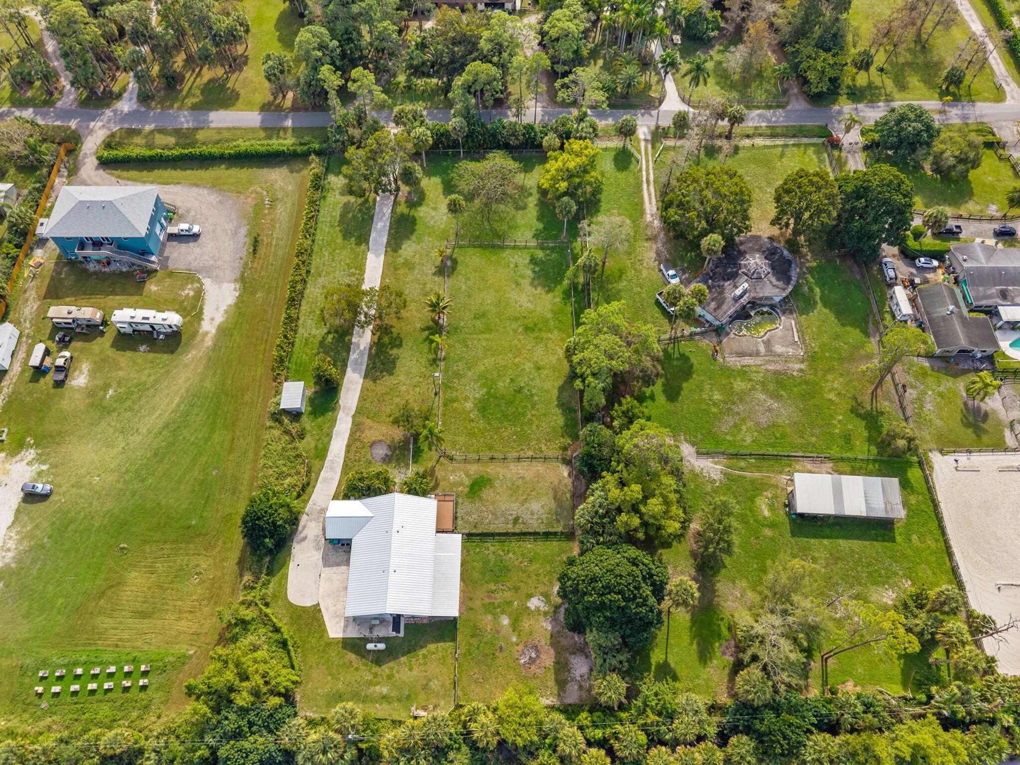 LOXAHATCHEE GROVES - Residential