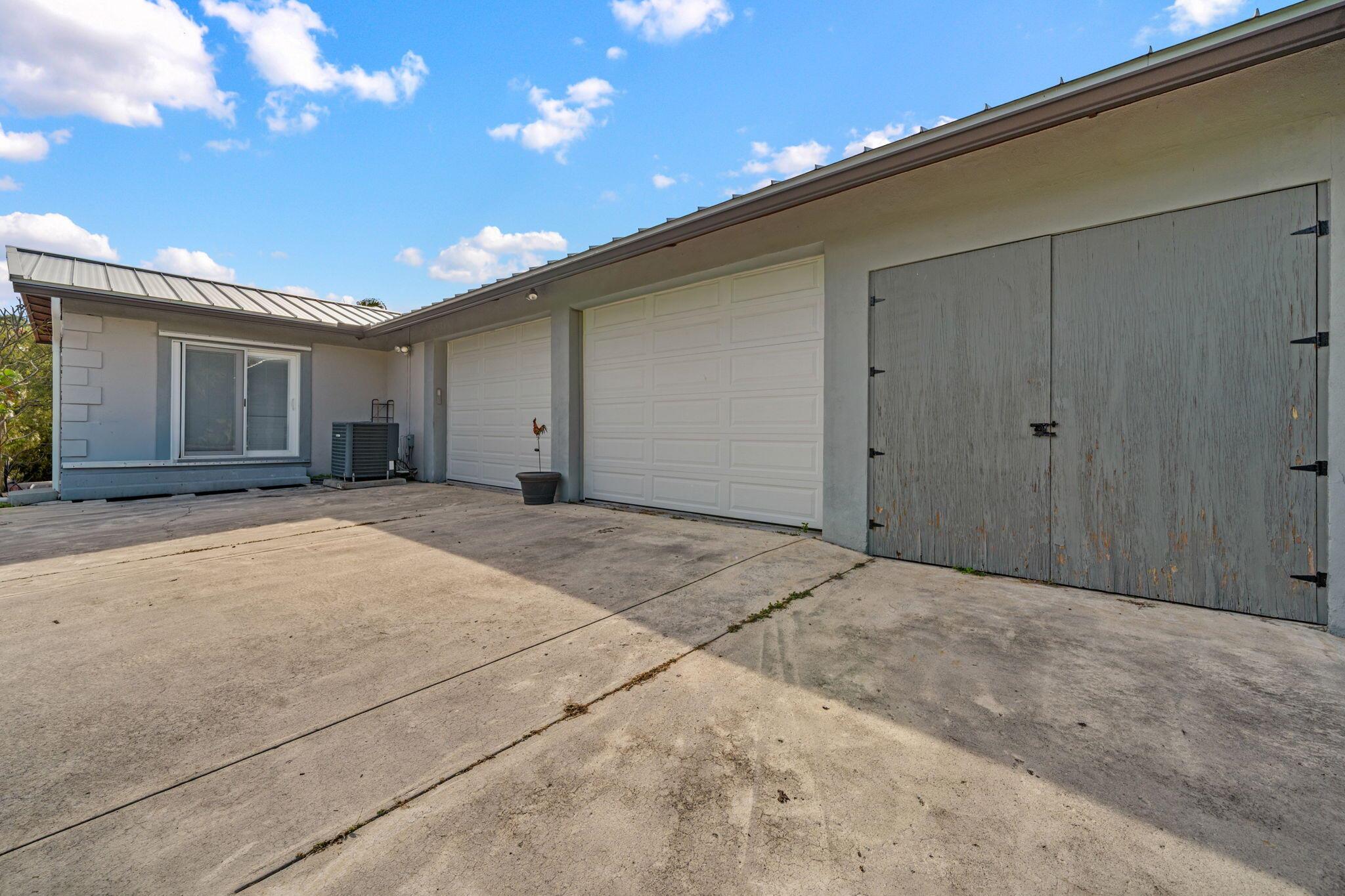 LOXAHATCHEE GROVES - Residential