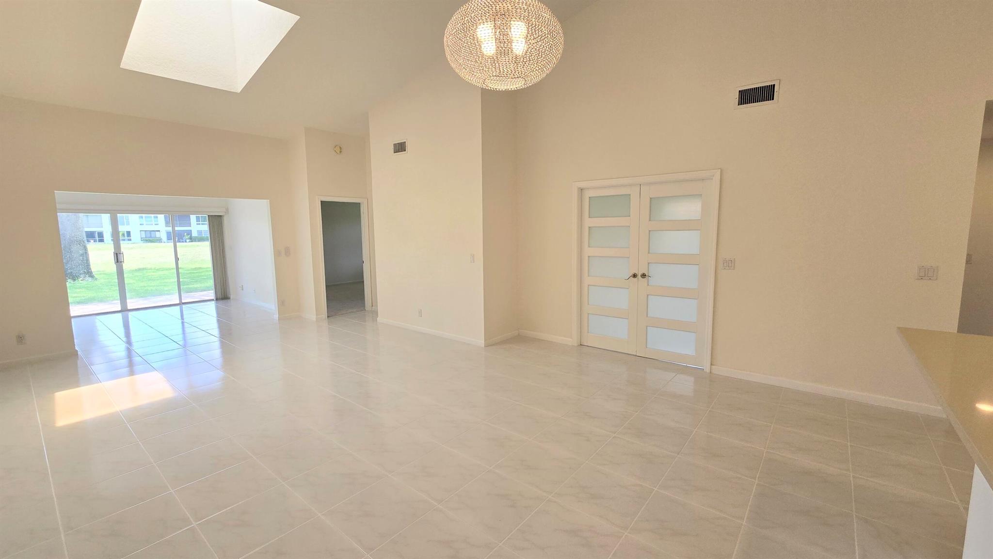 5622 Royal Lake Circle