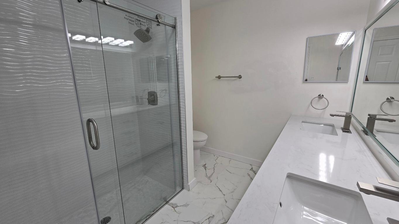 5622 Royal Lake Circle