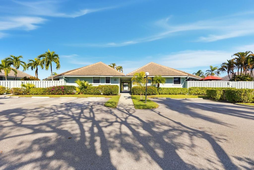 Photo of 1127 E Seminole Avenue #24b, Jupiter, FL 33477 (MLS # R11153368)