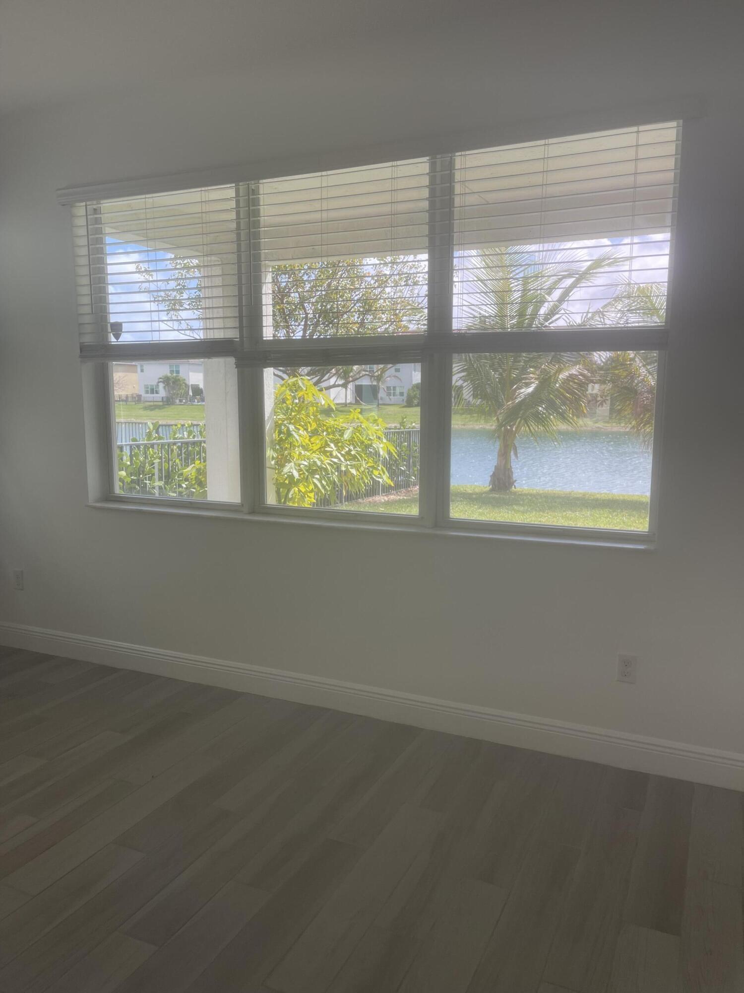 CRYSTAL LAKE 1ST SEC - Residential Lease