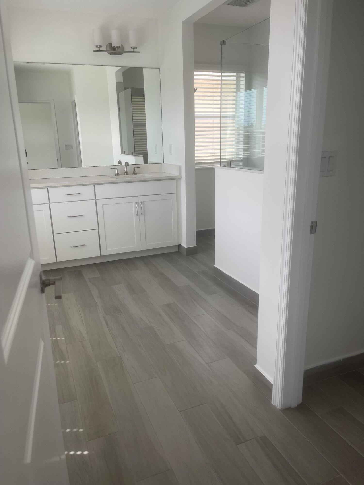 CRYSTAL LAKE 1ST SEC - Residential Lease