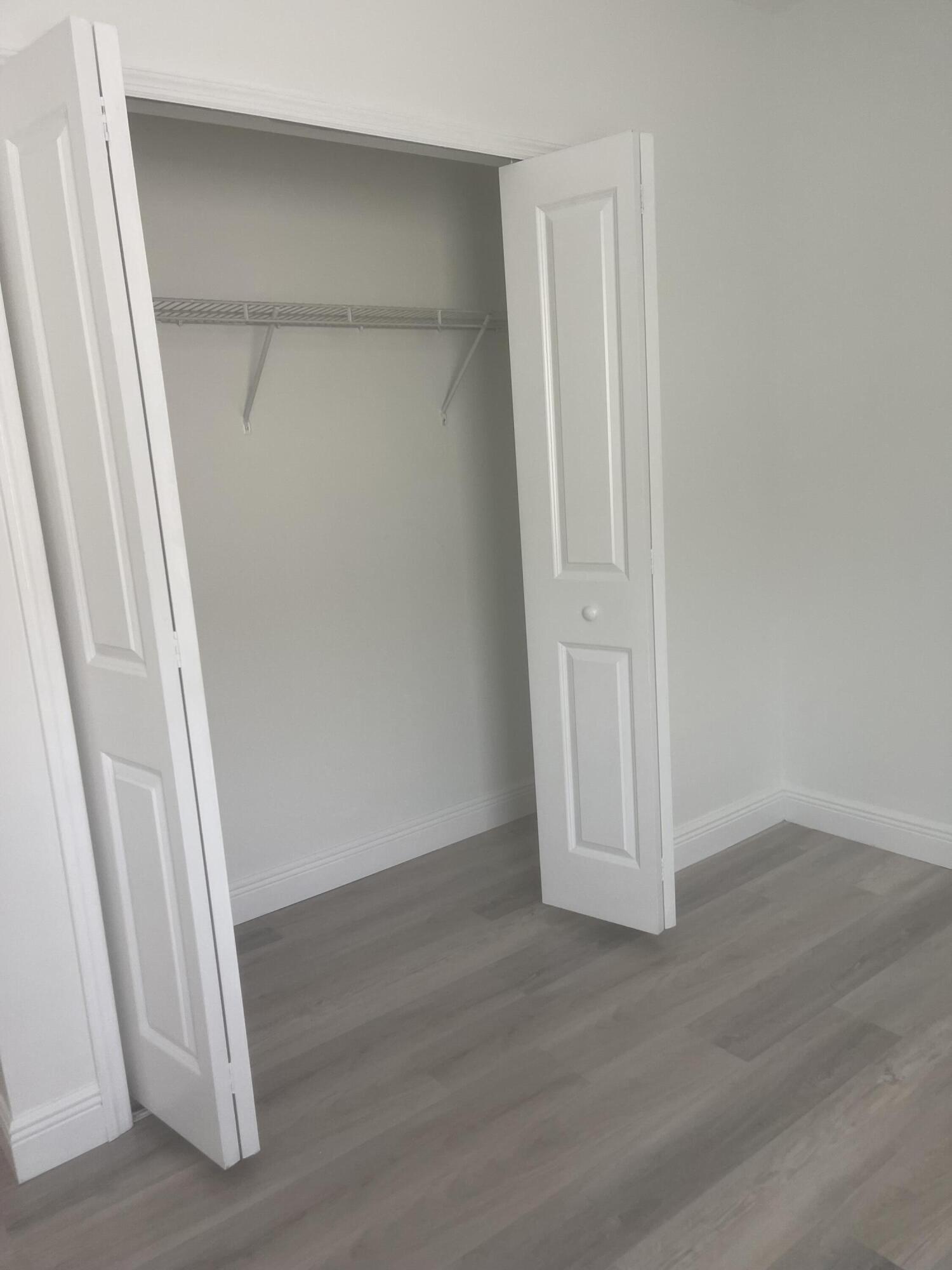 CRYSTAL LAKE 1ST SEC - Residential Lease