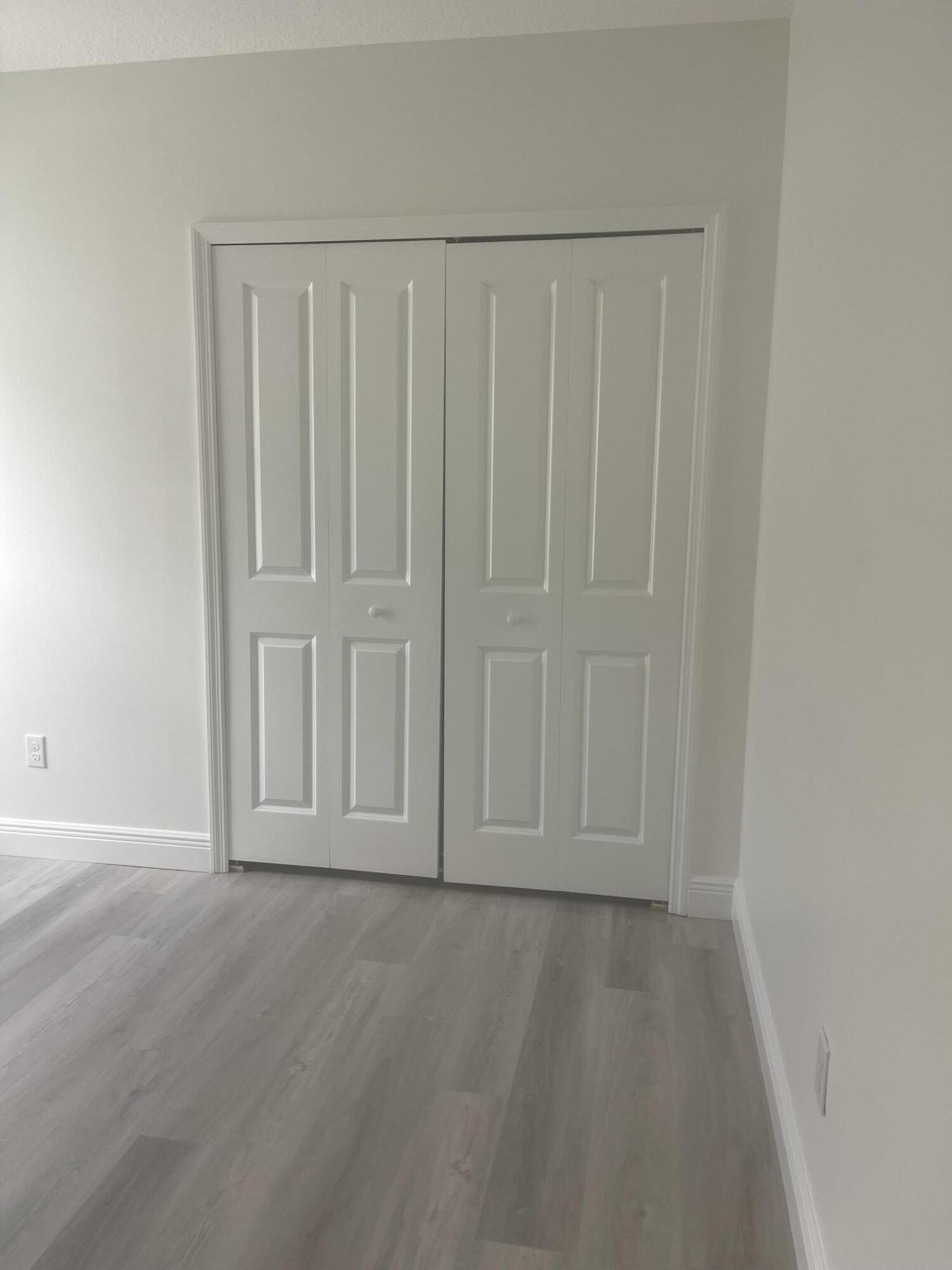 CRYSTAL LAKE 1ST SEC - Residential Lease