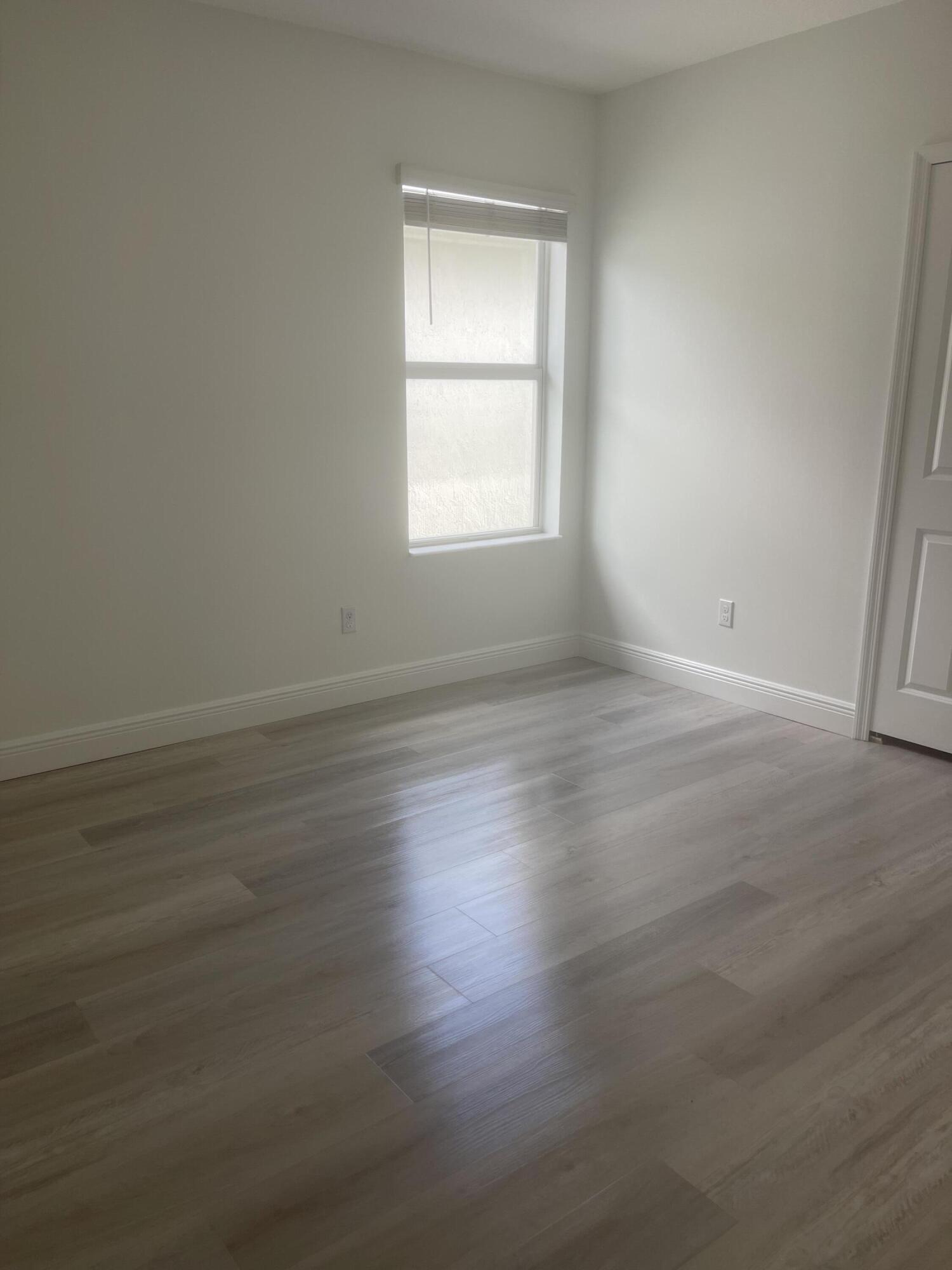 CRYSTAL LAKE 1ST SEC - Residential Lease