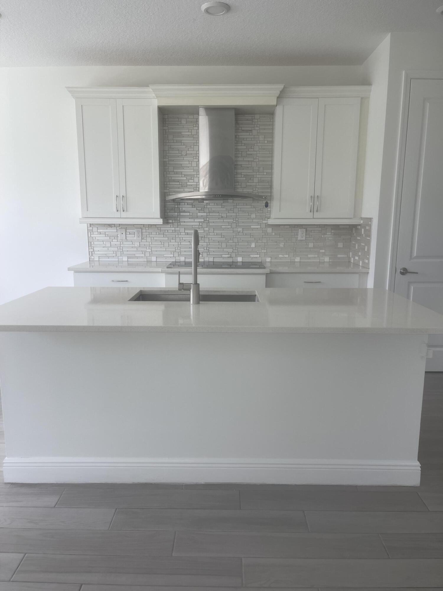 CRYSTAL LAKE 1ST SEC - Residential Lease