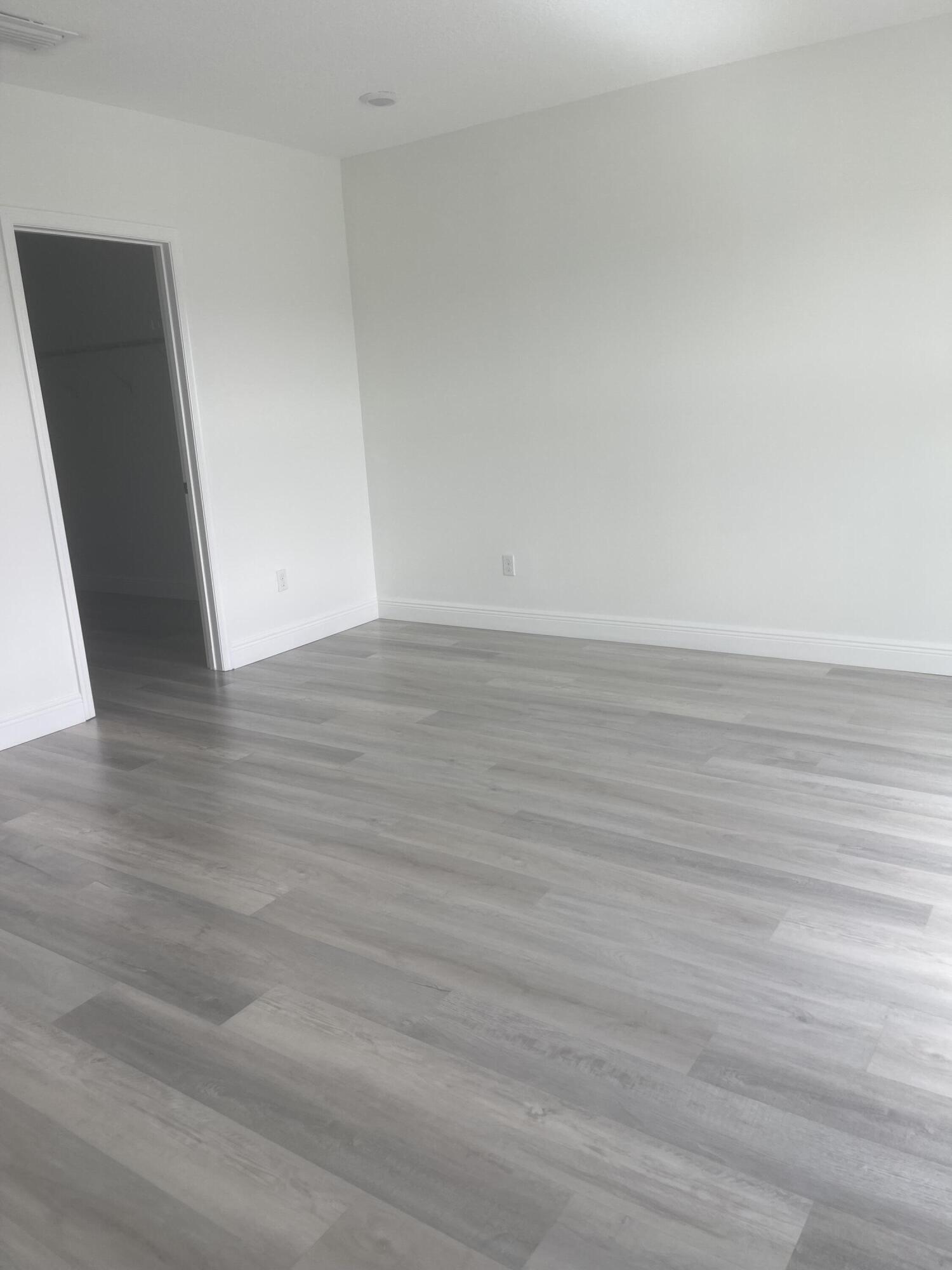 CRYSTAL LAKE 1ST SEC - Residential Lease