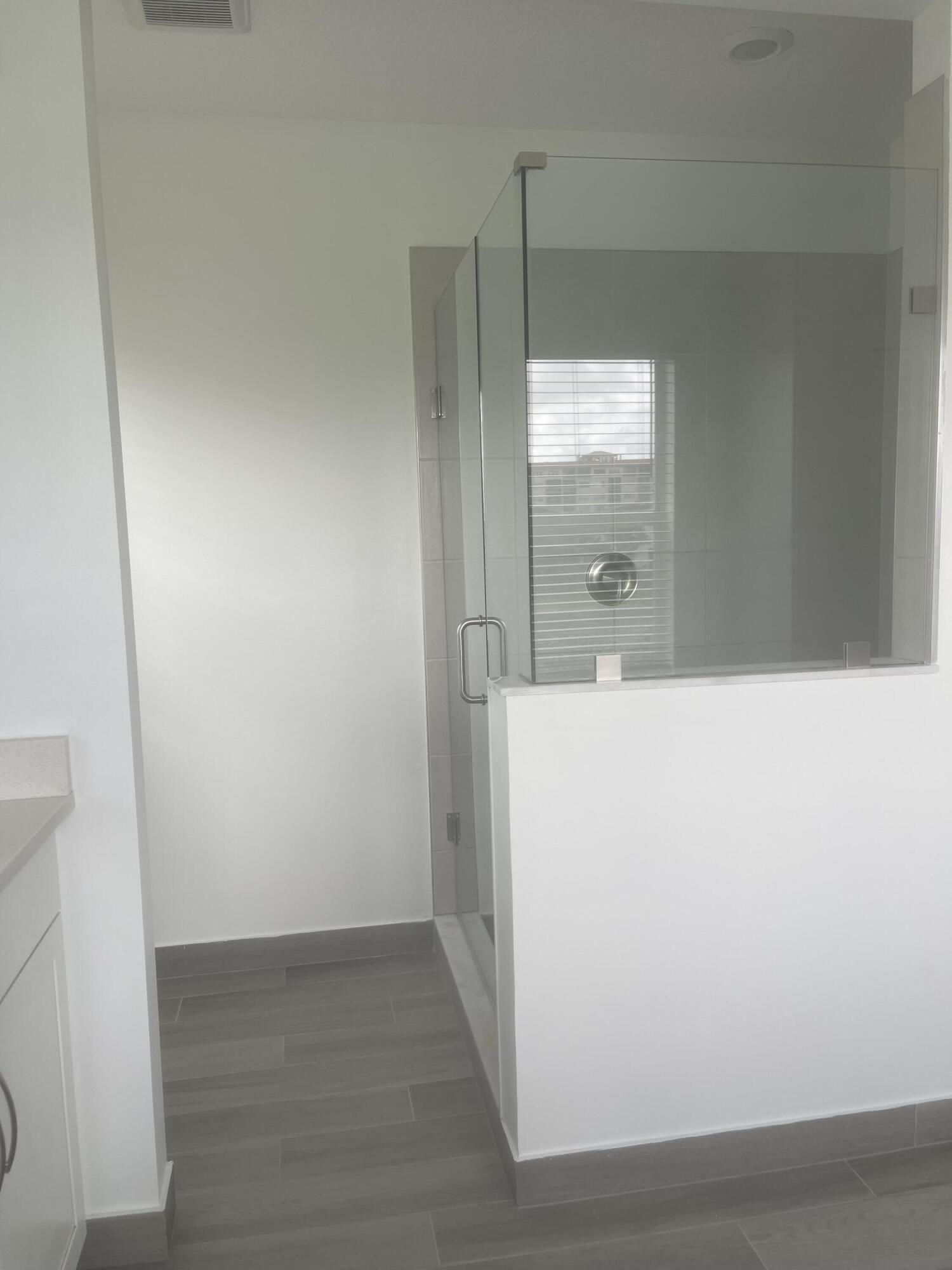 CRYSTAL LAKE 1ST SEC - Residential Lease