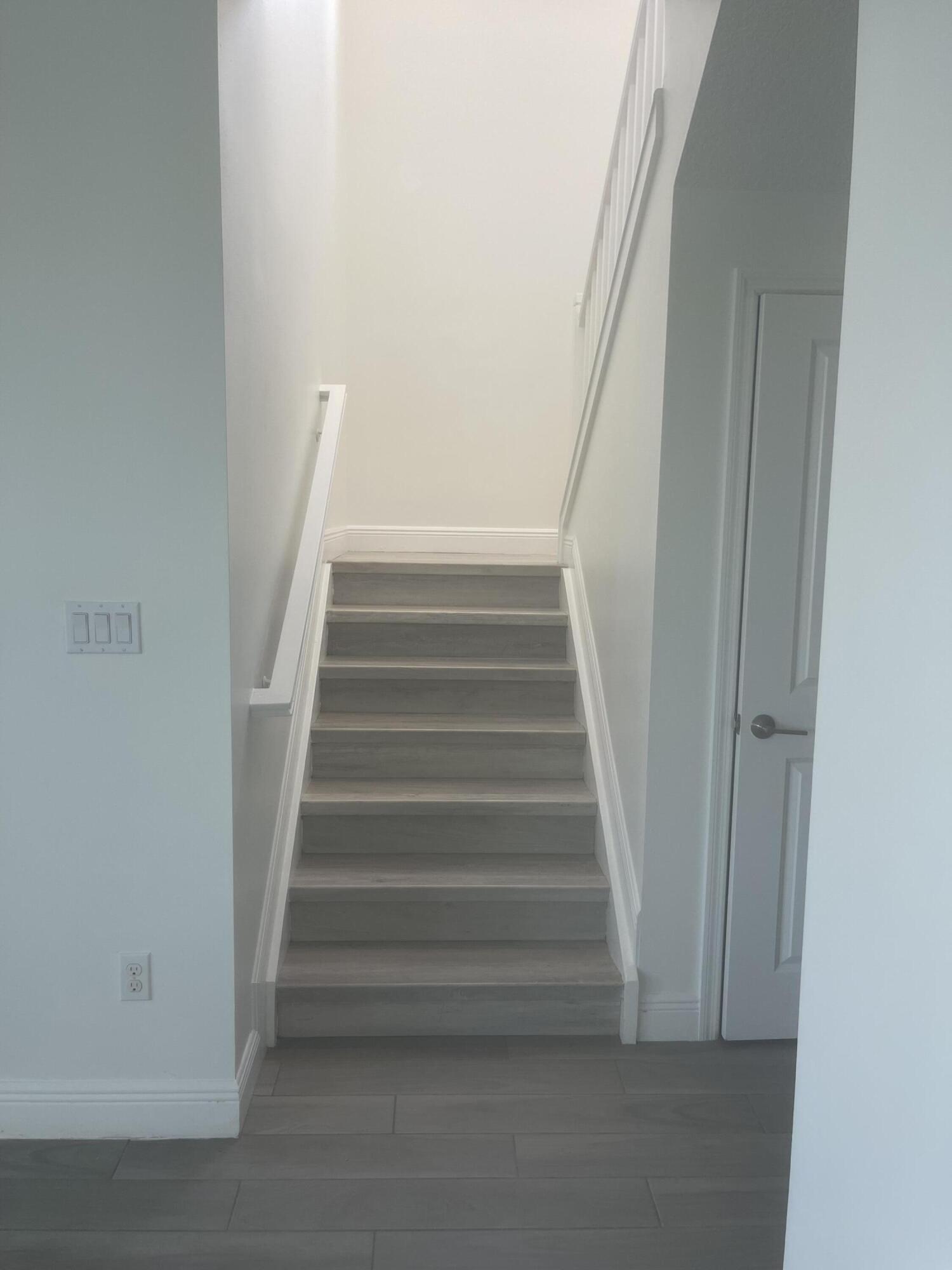 CRYSTAL LAKE 1ST SEC - Residential Lease